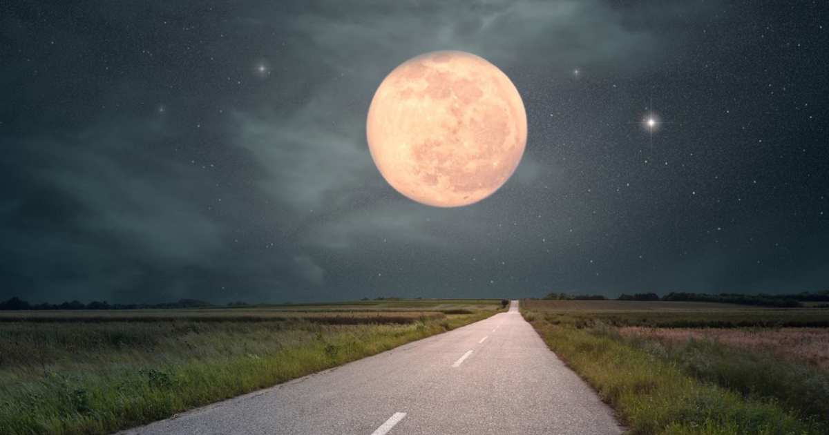 Escucha tu intuición y escribe sobre tus sueños. Deja que tu creatividad se exprese y que la calma te guíe