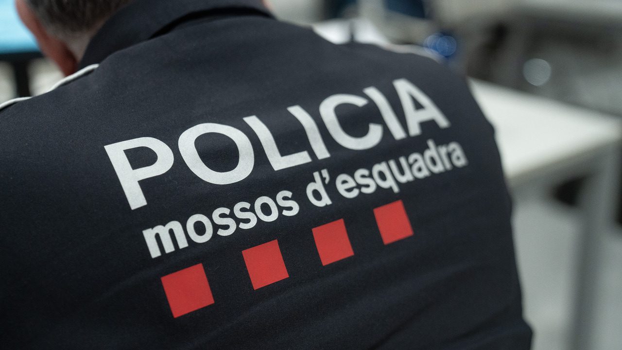 Detienen a un hombre por maltratar a su bebé en Vendrell