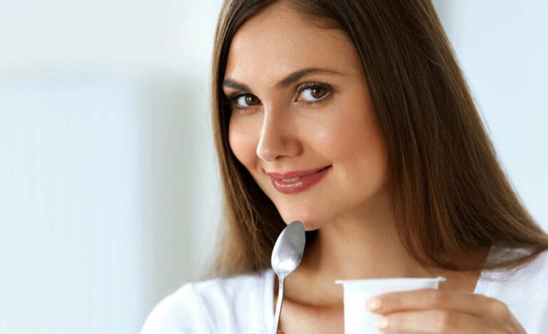 Nutricionistas recomiendan el consumo de probióticos a partir de los 50 para disminuir la hinchazón