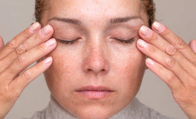 “Este masaje para reducir las arrugas del contorno de ojos y dar glow a la mirada me sirve de meditación”