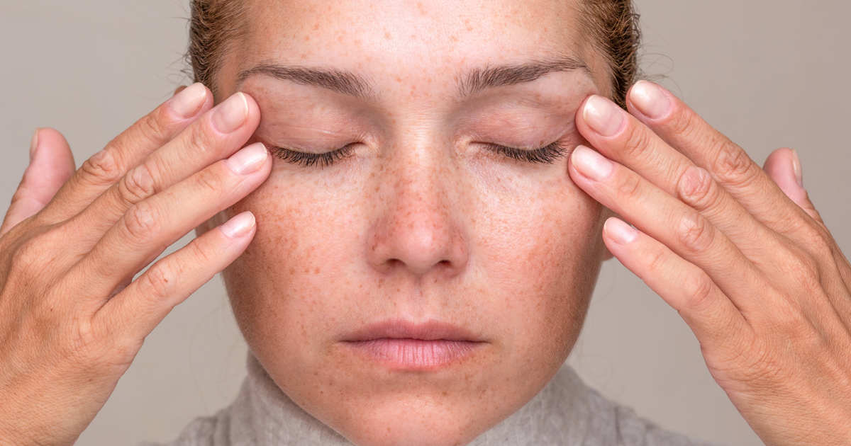 “Este masaje para reducir las arrugas del contorno de ojos y dar glow a la mirada me sirve de meditación”