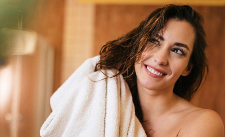 Cómo secar las toallas después de ducharse y evitar malos olores y humedades