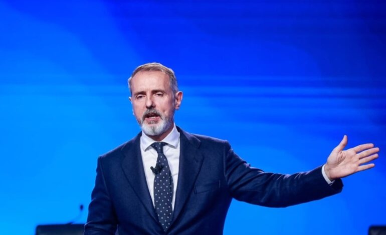 Telefónica desliza recortes de plantilla y que tiene apoyo de sus grandes accionistas para ampliar capital para operaciones