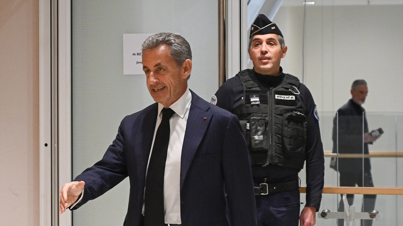 Nicolas Sarkozy queda en libertad tras pasar 20 días en prisión