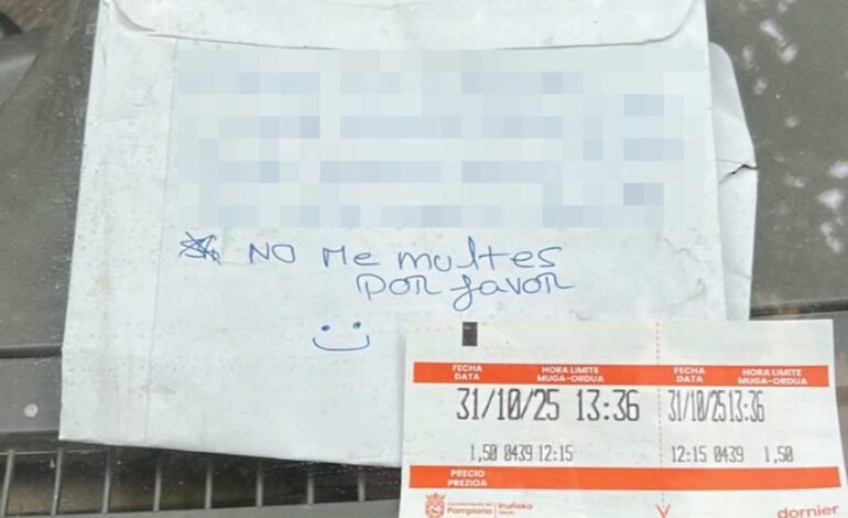 un estudiante aparca sin pagar por este motivo y, además, pide que no le multen