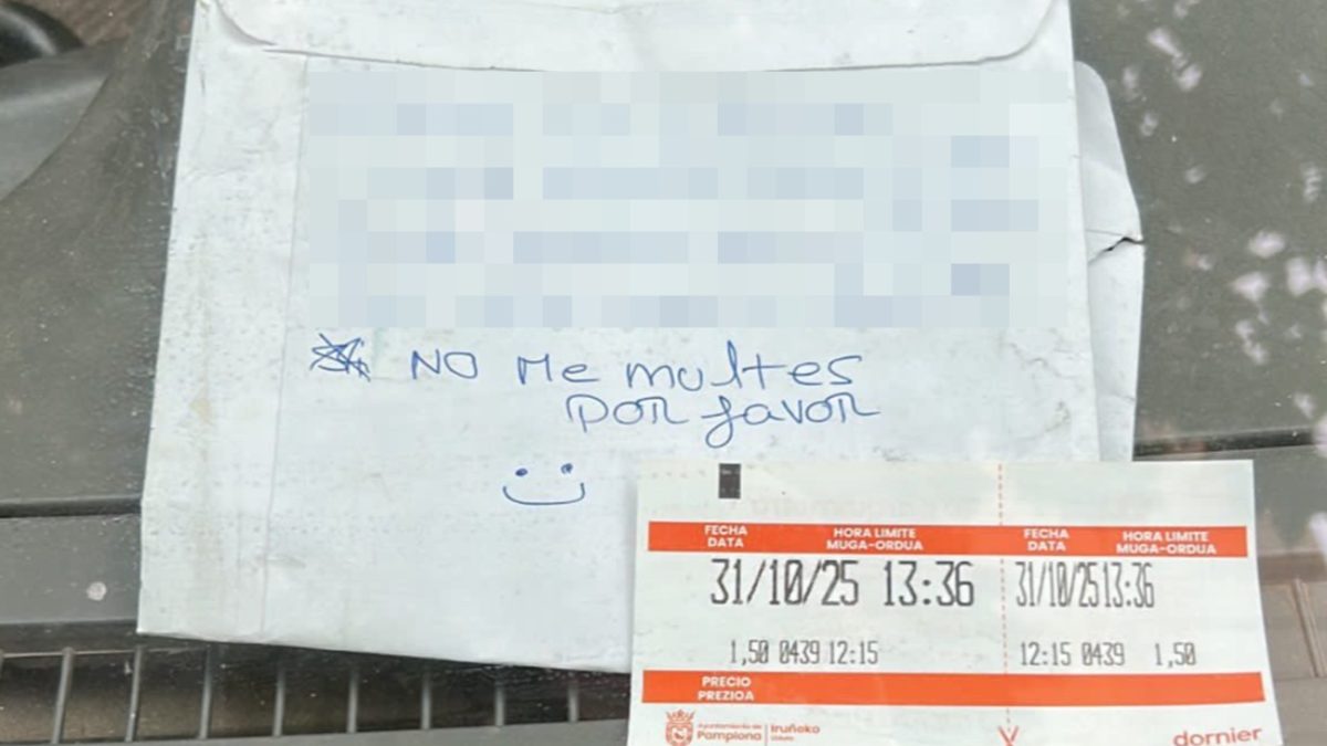 un estudiante aparca sin pagar por este motivo y, además, pide que no le multen