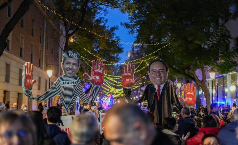 Una nueva manifestación llena las calles de Valencia para pedir a Mazón que dimita como diputado y declare ante la jueza de la DANA
