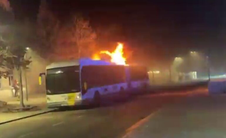 un aficionado del Barcelona incendia un autobús al encender una bengala dentro del vehículo