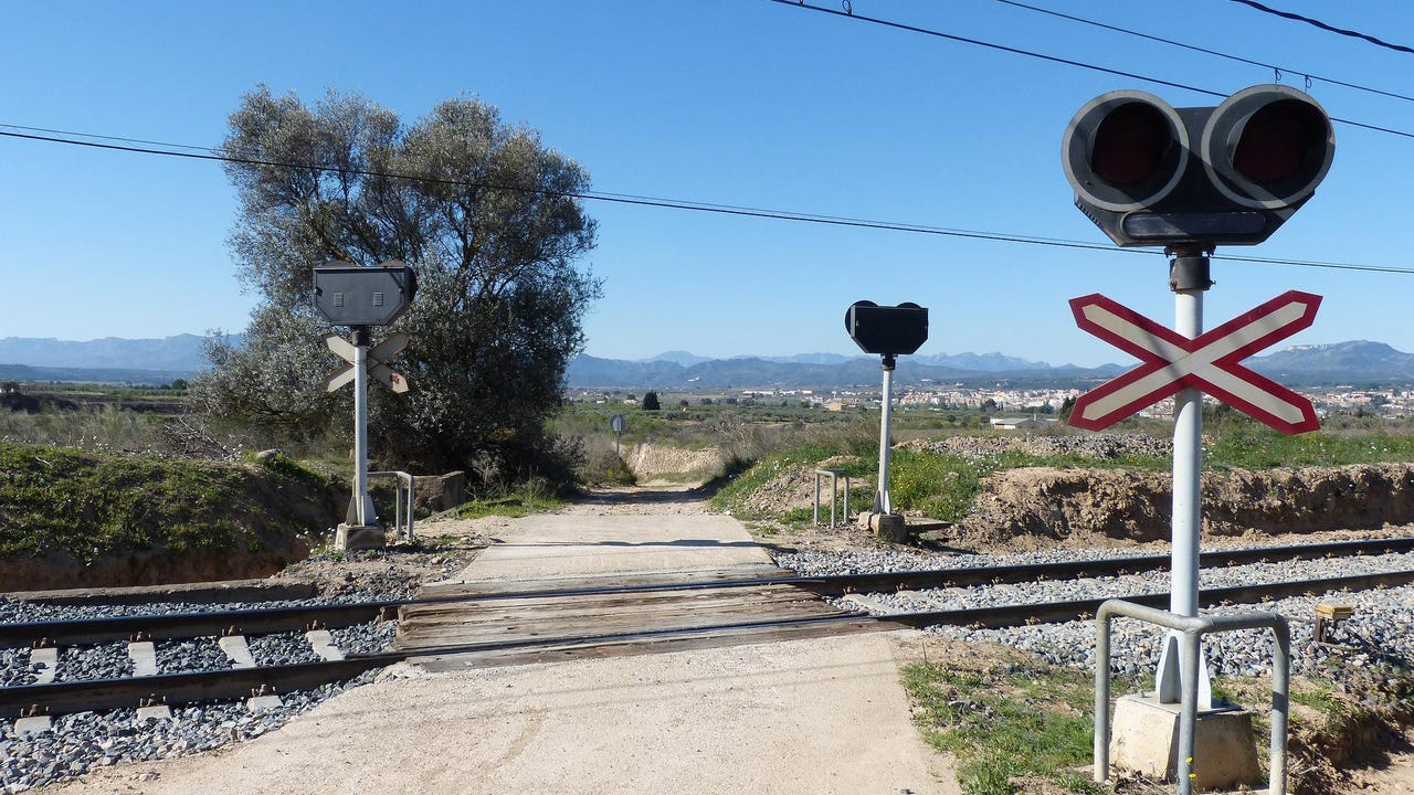Caminar entre pasos a nivel, el riesgo con el conviven los vecinos de Zalla