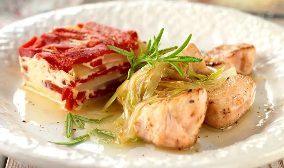 PAVO CON PASTEL DE PATATA Y PIMIENTOS