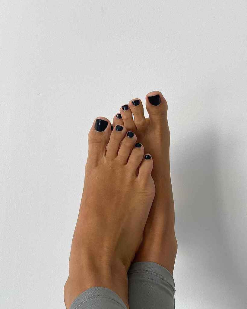 La pedicura negra está en auge a medida que se acerca la Navidad