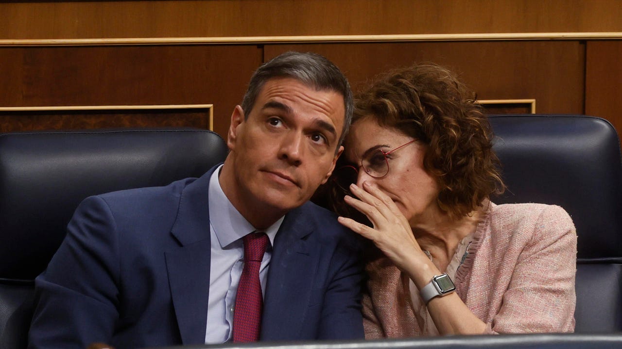 El Gobierno convoca a las autonomías para negociar la senda fiscal en plena tensión con Junts