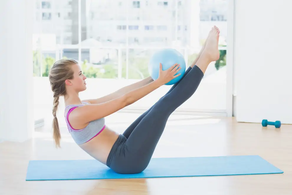 Pilates con pelota pequeña