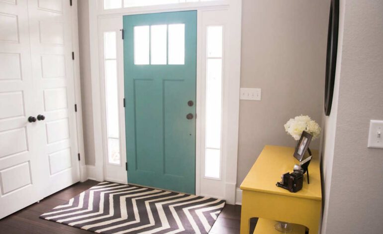 “Cuando pintas una puerta no solo cambias un color. Cambias cómo te recibe tu hogar cada día”