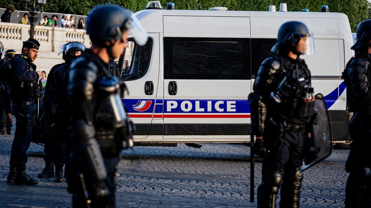 Una decena de heridos y un vecino de la zona detenido