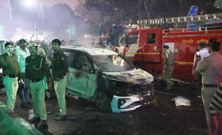 Al menos ocho muertos y 15 heridos tras la explosión en un coche cerca del Fuerte Rojo en Nueva Delhi