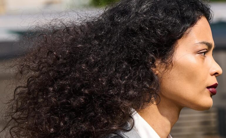 Tengo el pelo rizado y desde que utilizo este sérum capilar mi pelo crece más rápido y sano