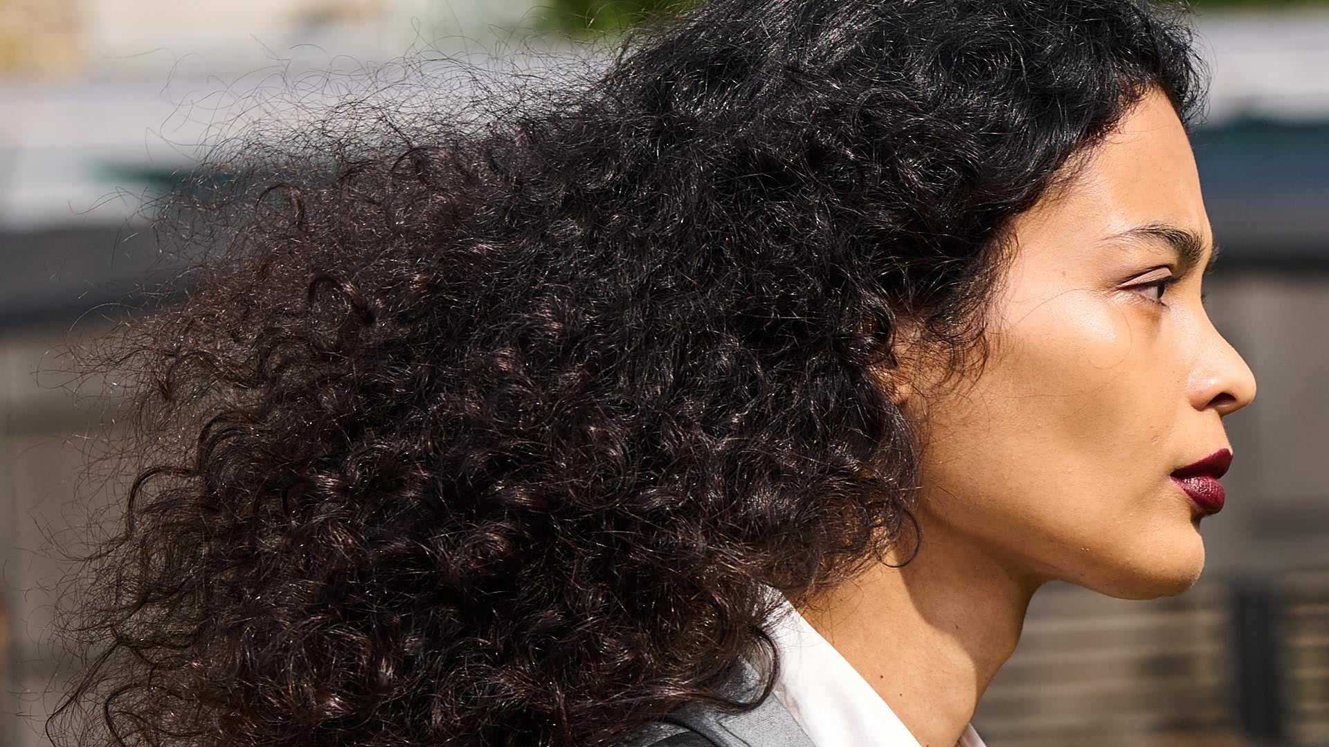 Tengo el pelo rizado y desde que utilizo este sérum capilar mi pelo crece más rápido y sano