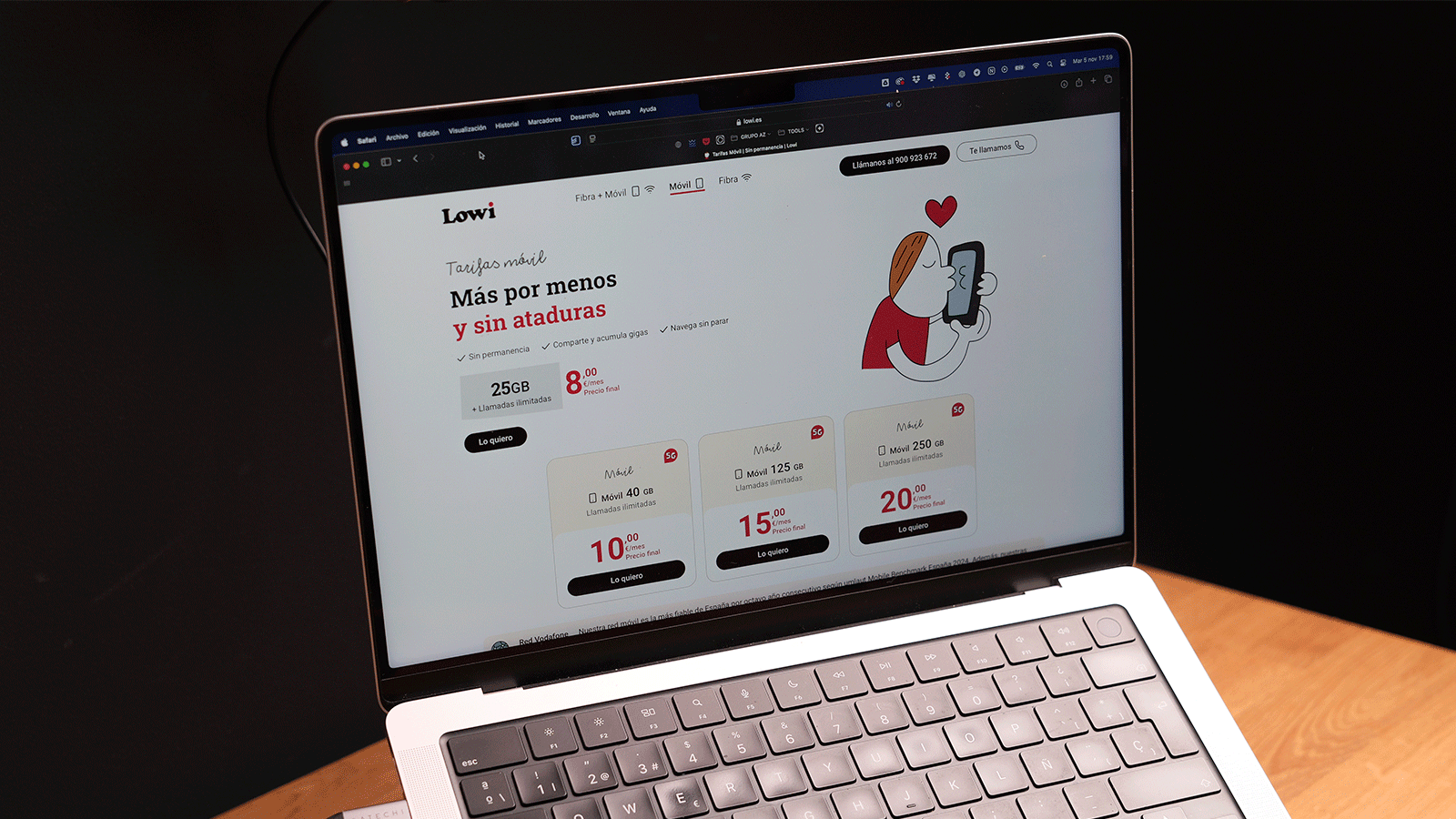 Laptop con sitio web Lowi