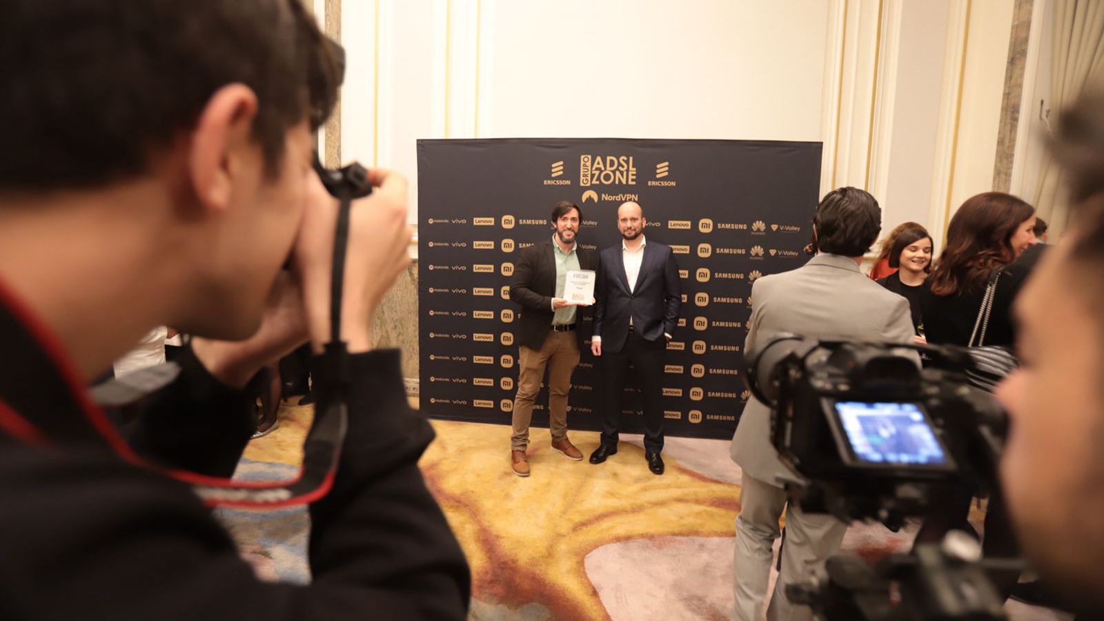 Sesión de fotos en la Noche de Premios del Grupo ADSLzone 2024