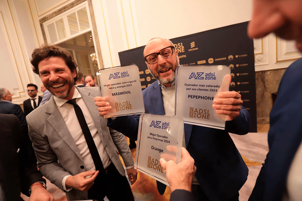 Ganadores de diferentes categorías de los Premios Grupo ADSLzone 2024
