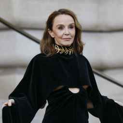 Hay ingredientes anti-envejecimiento que ayudan a combatir el envejecimiento en nuestro protector solar