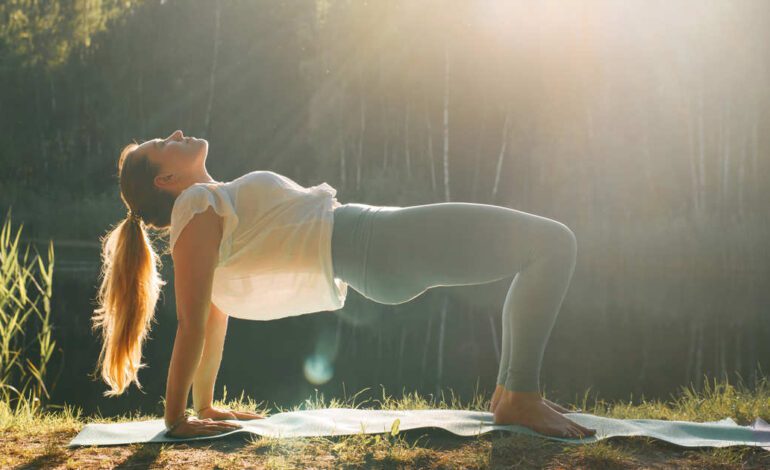 Este minientreno de glúteo y abdomen de 4 minutos es ideal para hacer cada 90 minutos si pasas mucho tiempo sentado