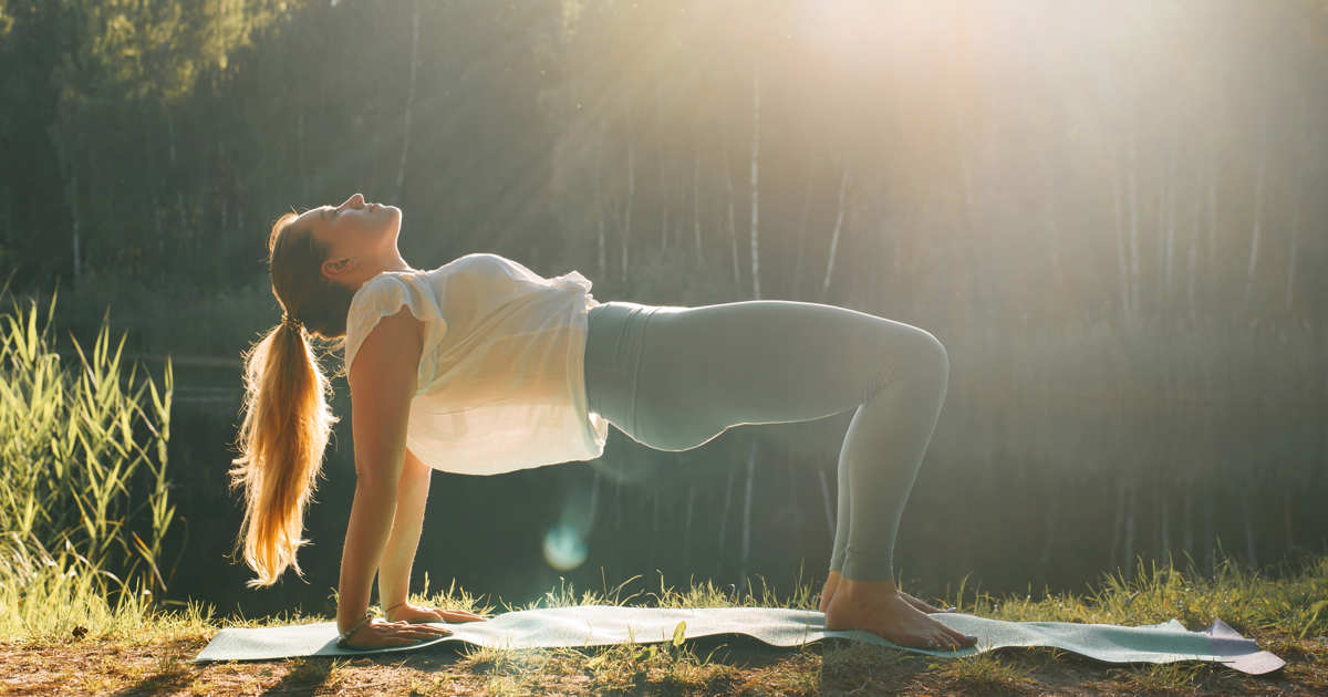 Este minientreno de glúteo y abdomen de 4 minutos es ideal para hacer cada 90 minutos si pasas mucho tiempo sentado