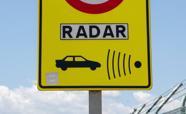 elimina los radares porque considera que son una “forma obsoleta de ganar dinero fácil” 