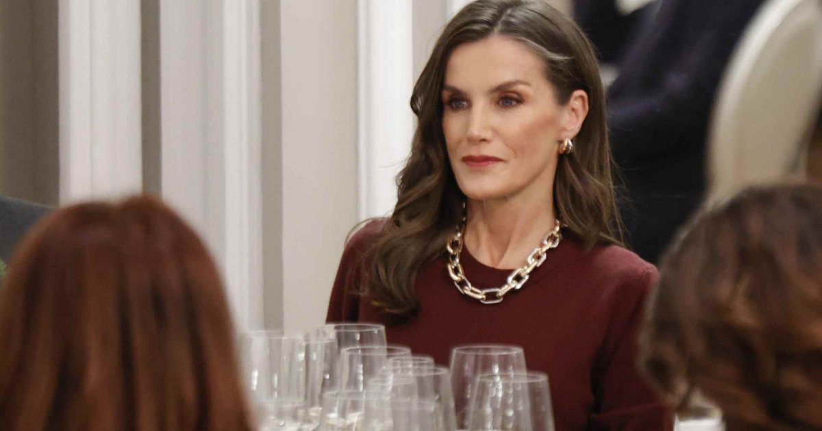 La reina Letizia ha agotado en menos de 24 horas este collar y pendientes de 15 euros de Parfois (y entendemos perfectamente el por qué)