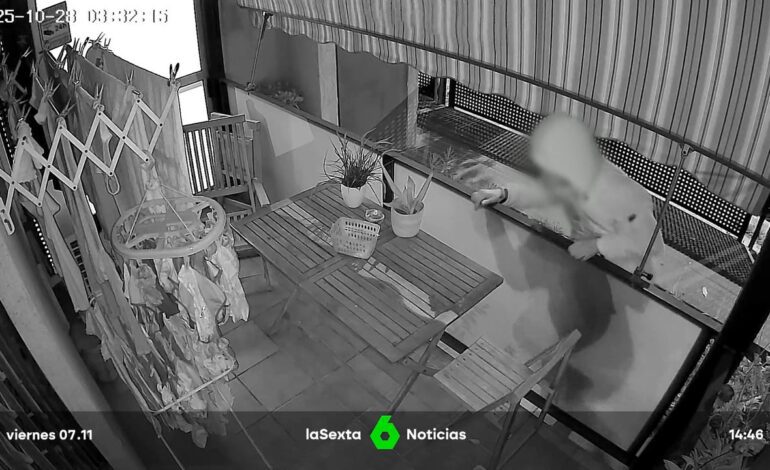 el modus operandi del acosador que tiene atemorizadas a dos jóvenes de Barcelona