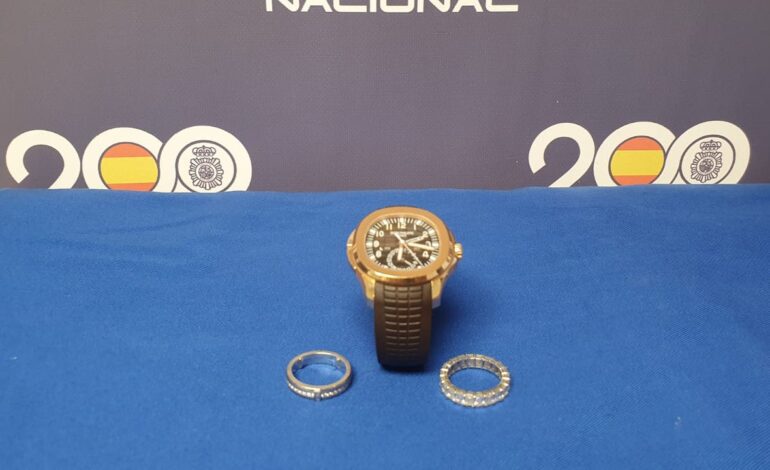 La Policía recupera un reloj y dos anillos de 150.000 euros perdidos por un futbolista de Turquía en La Cartuja