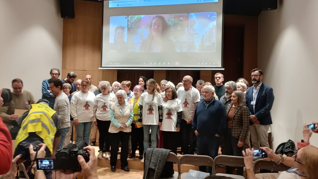 Se presenta como víctima, ¿víctima de qué?