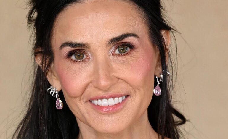 El retinol en stick favorito de mi madre que ayuda a mejorar las patas de gallo