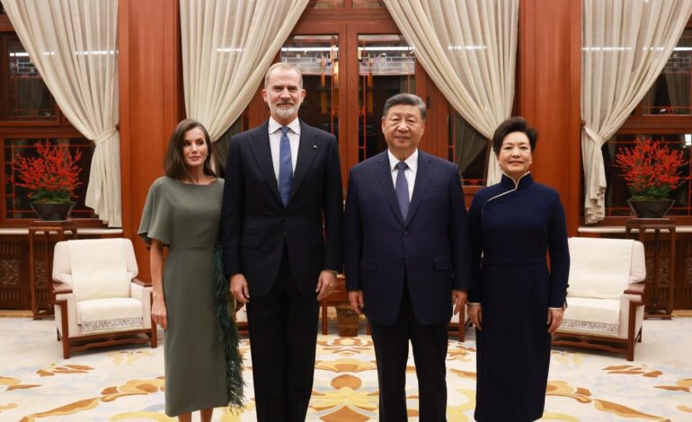 Los reyes Felipe y Letizia comparten cena con Xi Jinping y su esposa antes de la jornada clave de su visita de Estado a China