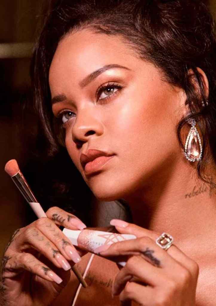 Rihanna en una campaña de Fenty Beauty