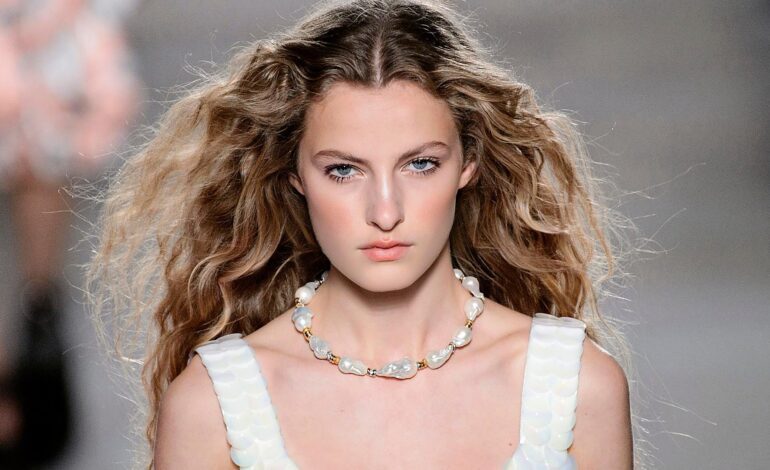 Adiós a las planchas del pelo: este rizador automático para hacer ondas no daña el cabello