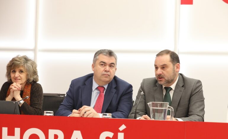 Una pira en la plaza pública con cerdanes, koldos y ábalos; por Antonio Maestre