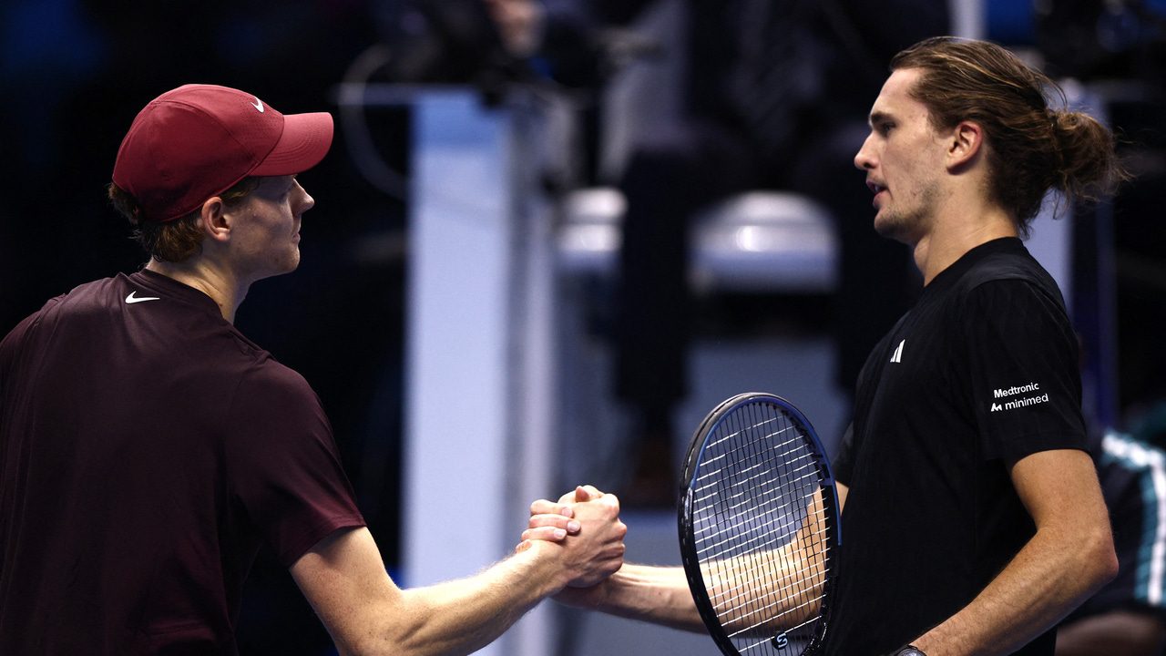 Jannik Sinner aplaca a Zverev y sella su pase a las semifinales de las Nitto ATP Finals