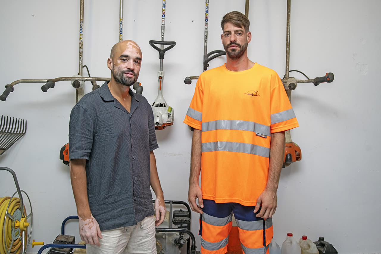 De izquierda a derecha: Miquel Baldé, técnico de inserción del programa Reincorpora de la Fundación Social Salesianos Magone (Mataró, Maresma), y Enric, usuario del programa Reincorpora de la Fundación ”la Caixa”. © Fundación ”la Caixa”