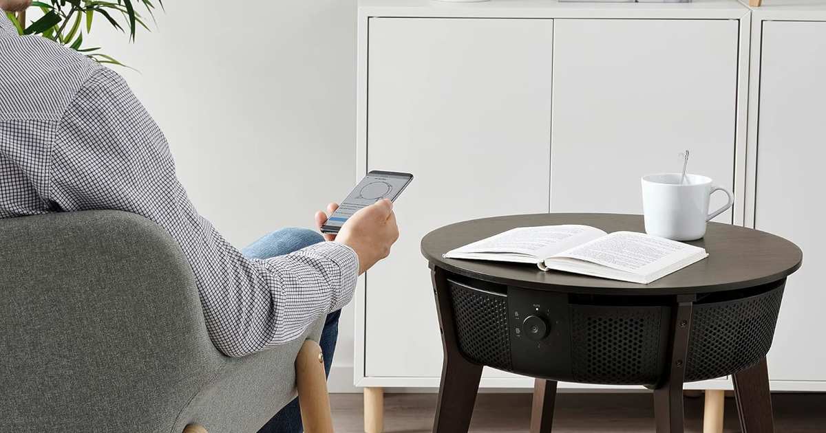 La original mesita de Ikea que mejora la calidad del aire de casa de forma práctica y decorativa
