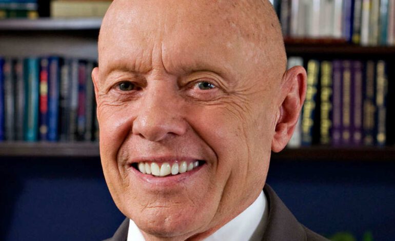 Stephen Covey, experto mundial en crecimiento personal: “Si realmente quieres mejorar la situación, solo puedes trabajar sobre lo que puedes controlar: tú mismo»