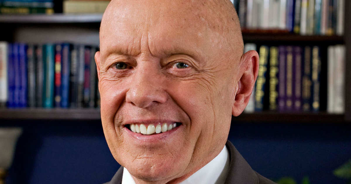 Stephen Covey, experto mundial en crecimiento personal: “Si realmente quieres mejorar la situación, solo puedes trabajar sobre lo que puedes controlar: tú mismo»