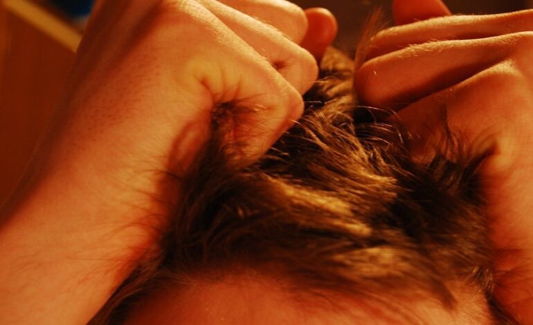 Un estudio explica cómo el estrés agudo causa la caída del pelo