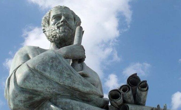 “La cosa más difícil en la vida es conocerse a uno mismo; la más fácil, hablar mal de los demás”