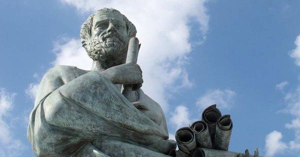 “La cosa más difícil en la vida es conocerse a uno mismo; la más fácil, hablar mal de los demás”