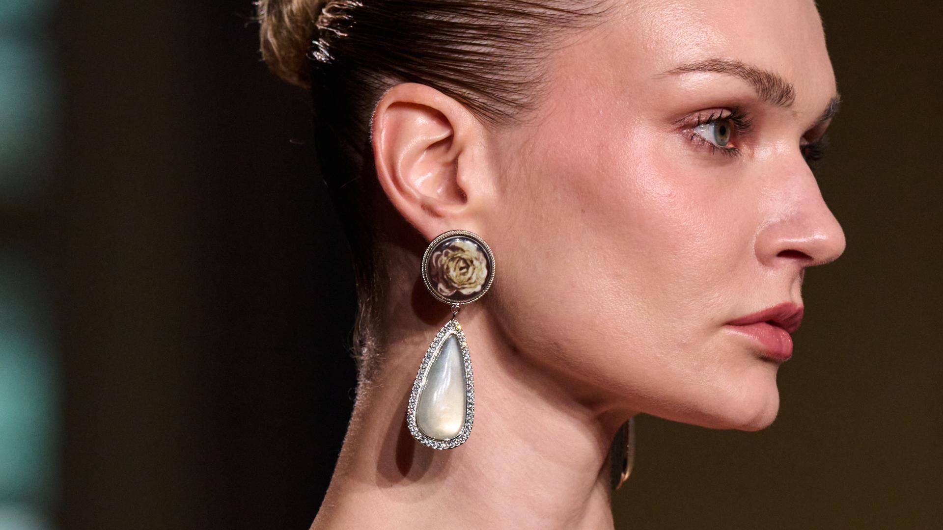 Nunca es demasiado colorete: se llama blush blindness y es la técnica tendencia