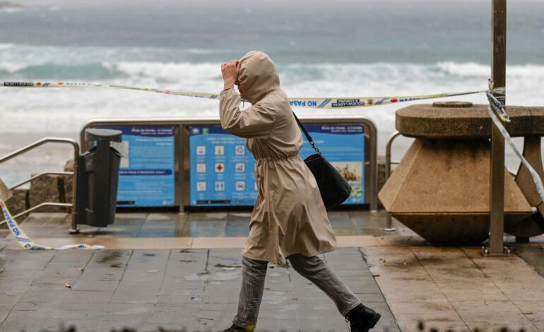 El mar se cobra dos muertos en las costas de Tenerife y A Coruña