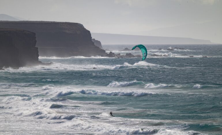 más de una decena de vuelos desviados y clases suspendidas
