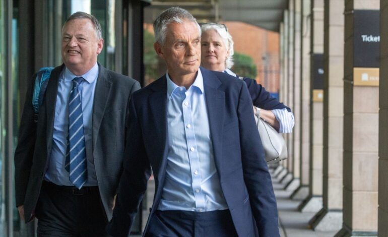 Dimite el director general de la BBC, Tim Davie, tras un polémico documental sobre Trump